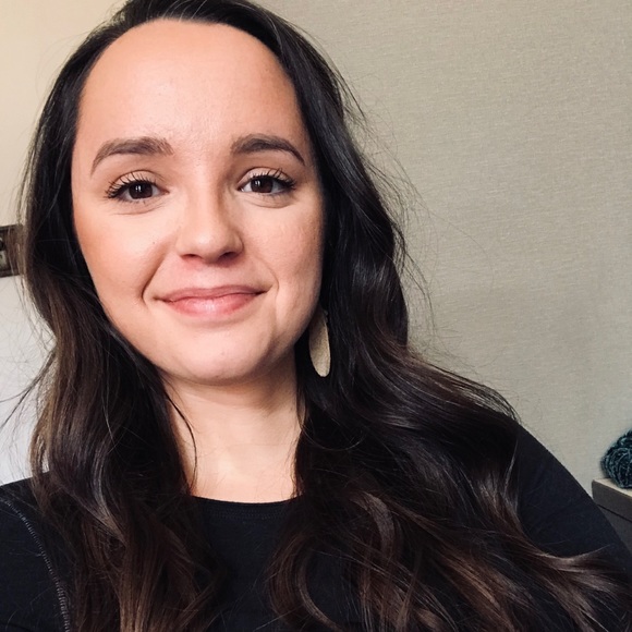 Meet your Posher, Leah - Picture 1 of 1